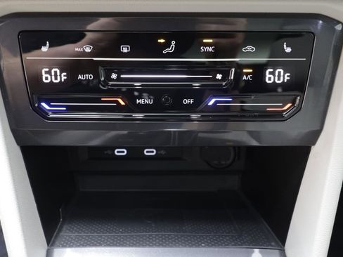 Used 2022 Volkswagen Tiguan SE R-Line image 11