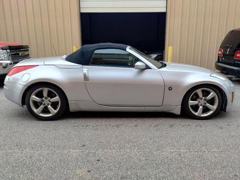 Used 2006 Nissan 350Z Touring image 4