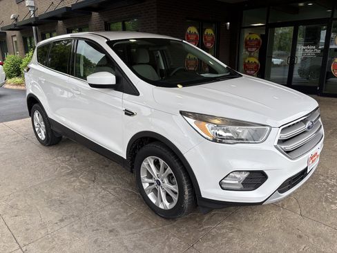 Used 2017 Ford Escape SE FWD image 4
