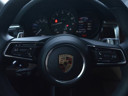 Certified 2026 Porsche Macan AWD/4WD image 17