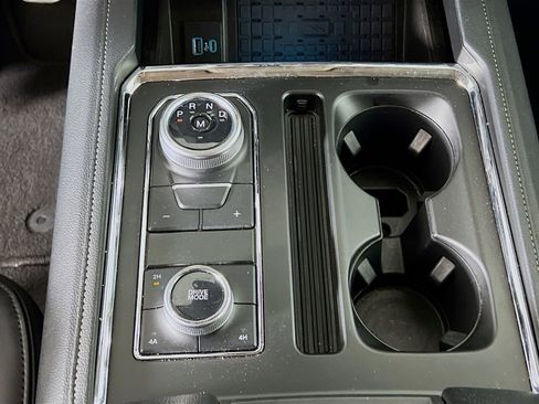 Used 2024 Ford Expedition XLT image 19