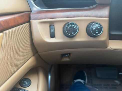 Used 2016 Cadillac Escalade Platinum AWD/4WD image 18