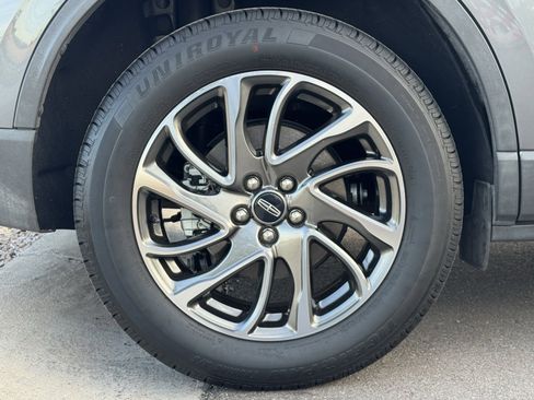 Used 2021 Lincoln Corsair Standard w/ Equipment Group 101A image 9