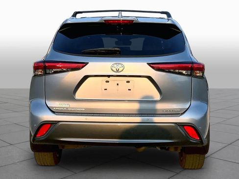 Used 2021 Toyota Highlander Limited FWD image 5