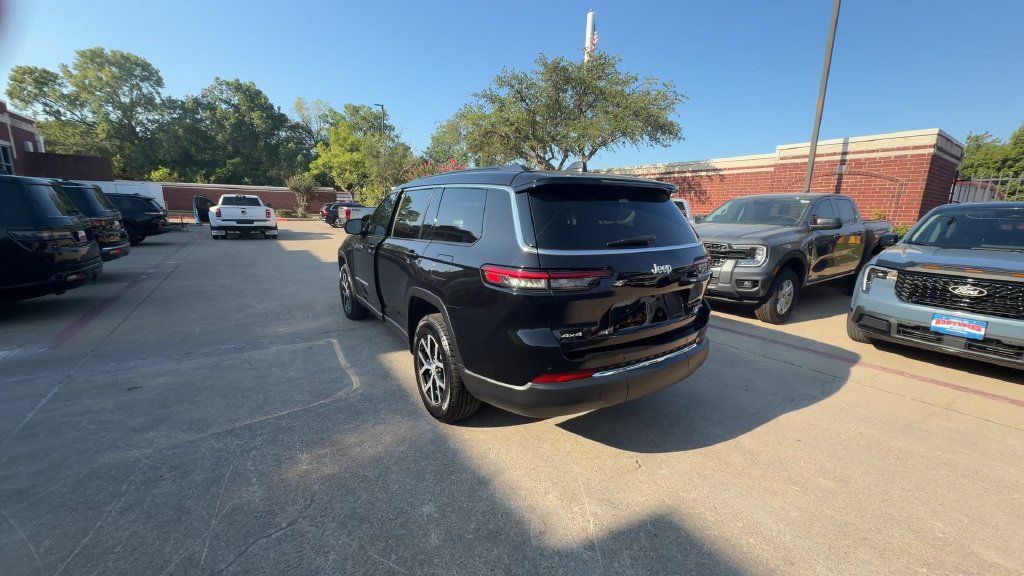 Used 2025 Jeep Grand Cherokee L Limited AWD/4WD image 3