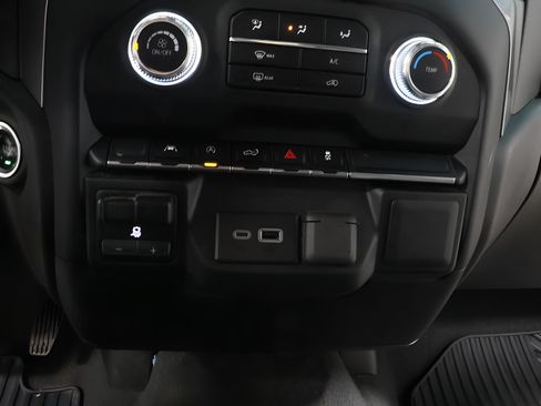Used 2023 GMC Sierra 1500 Pro w/ Graphite Edition AWD/4WD image 9