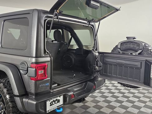 Used 2024 Jeep Wrangler Unlimited image 14