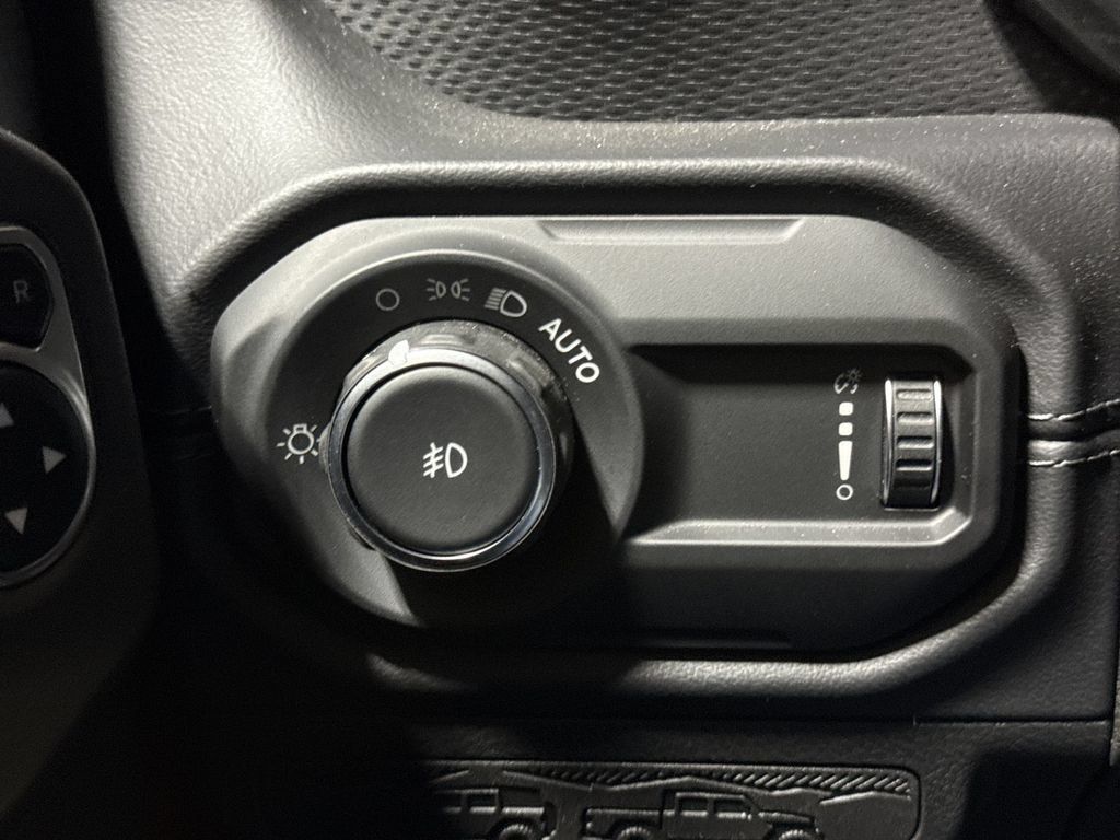 Used 2026 Jeep Wrangler Unlimited Rubicon w/ Safety Group AWD/4WD image 18