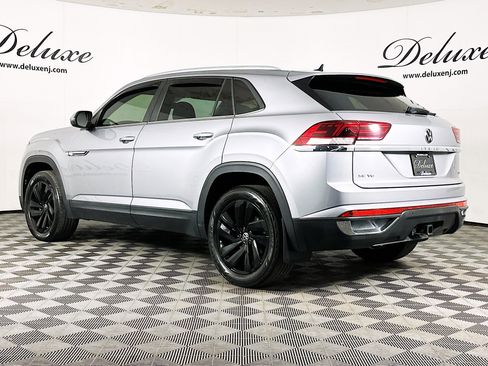 Used 2022 Volkswagen Atlas Cross Sport SE AWD/4WD image 4