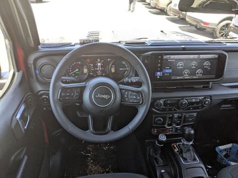 Used 2024 Jeep Wrangler Unlimited Rubicon 4xe AWD/4WD image 15