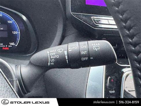 Used 2023 Toyota Venza Limited image 27