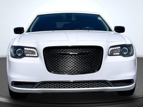 Used 2018 Chrysler 300 Touring w/ Sport Appearance Package image 3