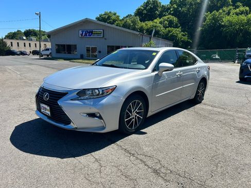 Used 2016 Lexus ES 350 w/ Navigation System Package FWD image 2