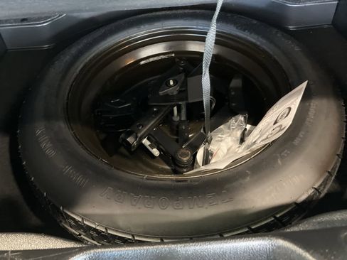 Used 2020 Jeep Cherokee Limited image 35