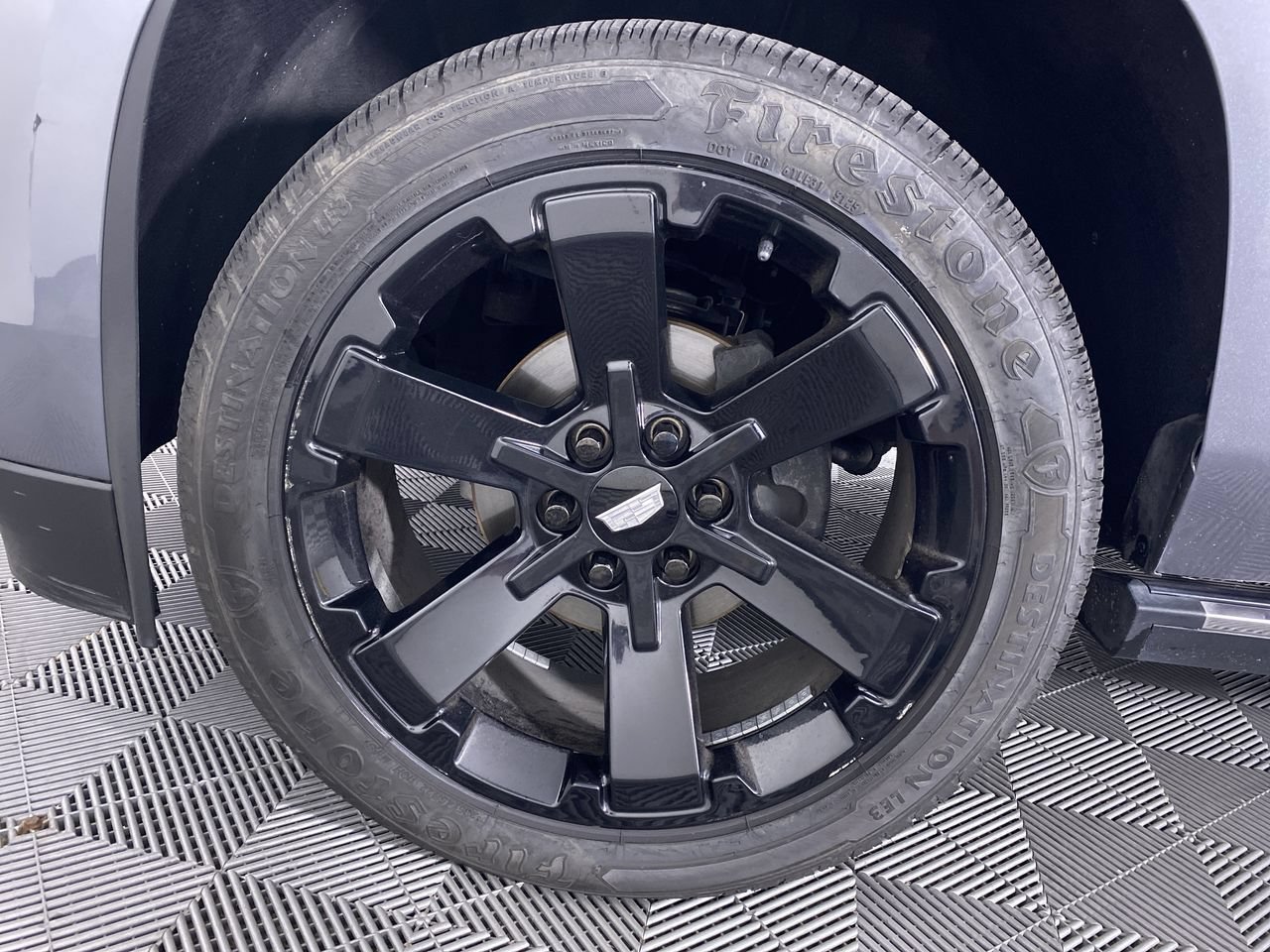 Certified 2018 Cadillac Escalade Premium Luxury AWD/4WD image 17