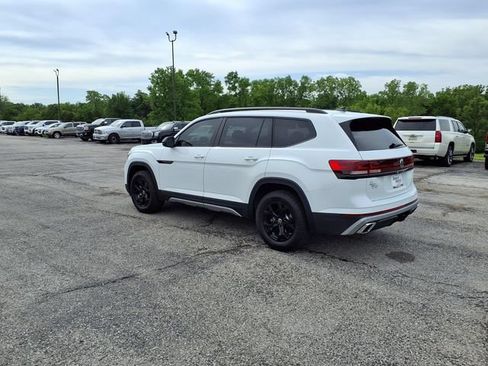 Used 2025 Volkswagen Atlas Peak Edition SE AWD/4WD image 29