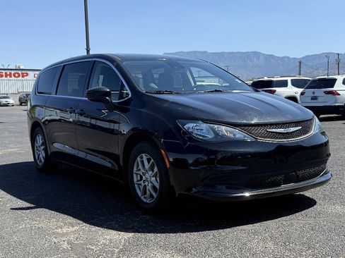 Used 2023 Chrysler Voyager LX FWD image 1