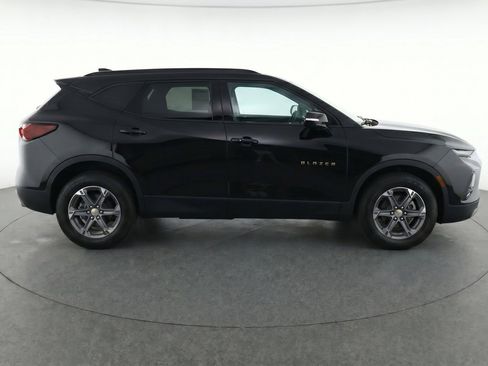 Used 2025 Chevrolet Blazer LT FWD image 11