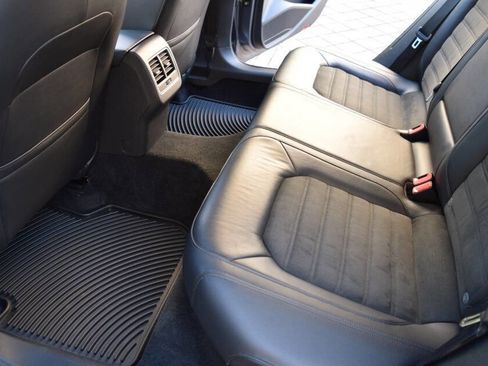 Used 2015 Volkswagen Passat TDI SEL Premium image 40