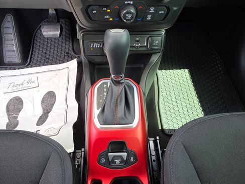 Used 2021 Jeep Renegade Trailhawk image 25