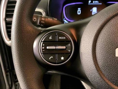 Certified 2025 Kia Soul LX w/ LX Technology Package image 18