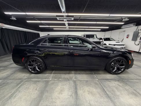 Used 2023 Chrysler 300 S image 8