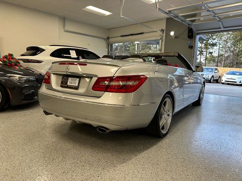 Used 2011 Mercedes-Benz E 350 Cabriolet image 19