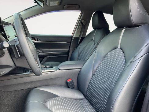 Used 2023 Toyota Camry SE FWD image 11