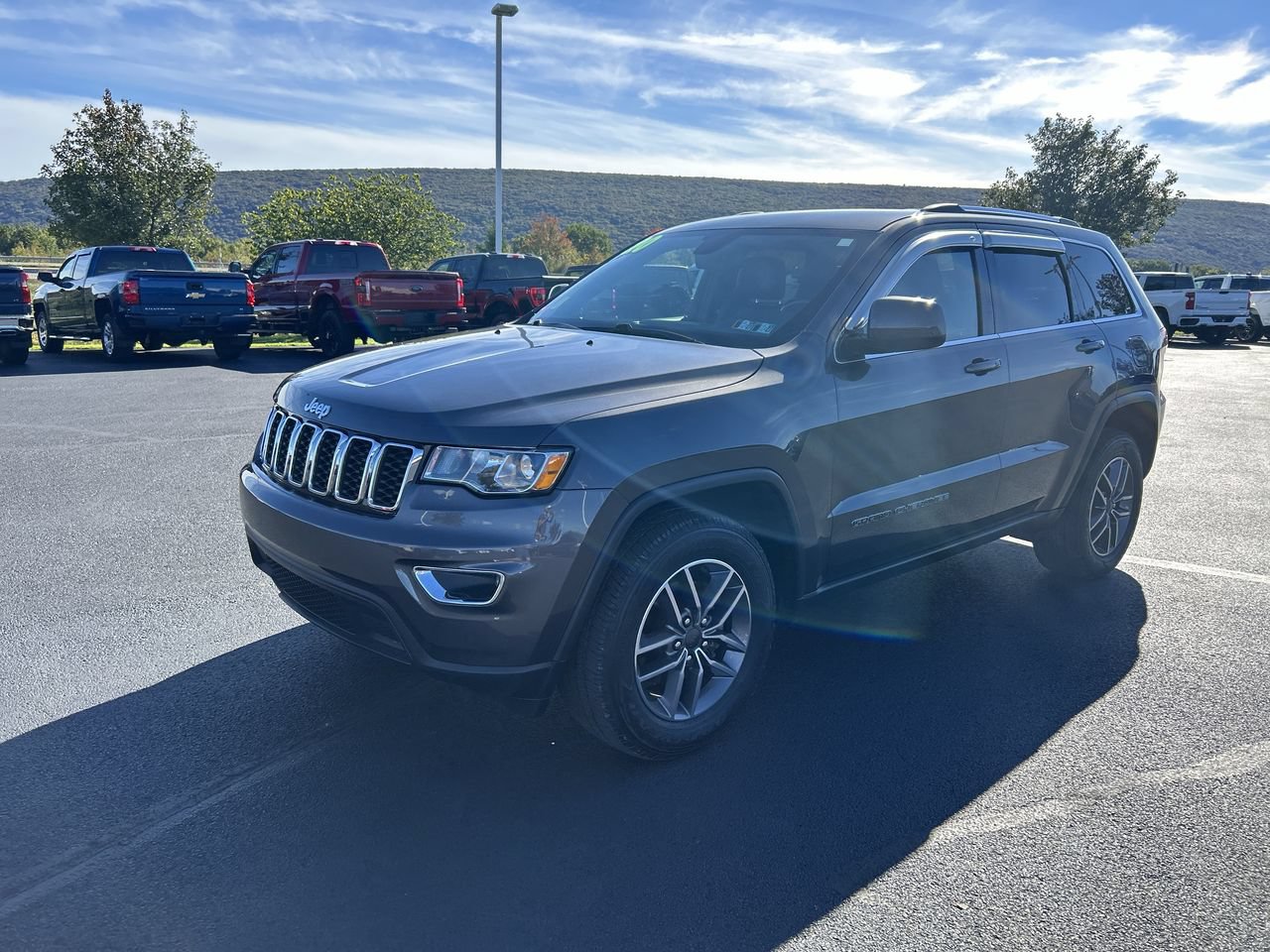 Used 2020 Jeep Grand Cherokee Laredo w/ Security & Convenience Group AWD/4WD image 3