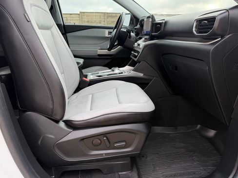 Used 2021 Ford Explorer XLT w/ Equipment Group 202A RWD image 36