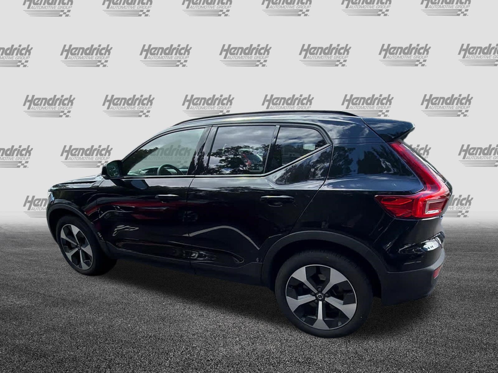 Used 2025 Volvo XC40 B5 Plus AWD/4WD image 11