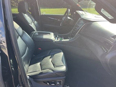 Used 2020 Cadillac Escalade Platinum AWD/4WD image 36
