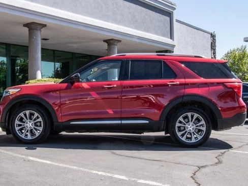 Used 2023 Ford Explorer Limited image 4