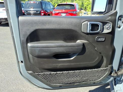 Used 2025 Jeep Wrangler Unlimited Rubicon AWD/4WD image 17