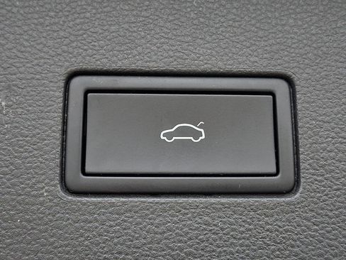 Used 2024 Volkswagen Atlas SE image 28