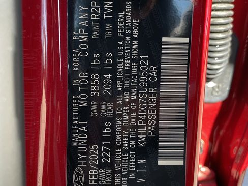 Used 2025 Hyundai Elantra Limited image 28