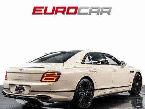 Used 2024 Bentley Flying Spur W12 image 5