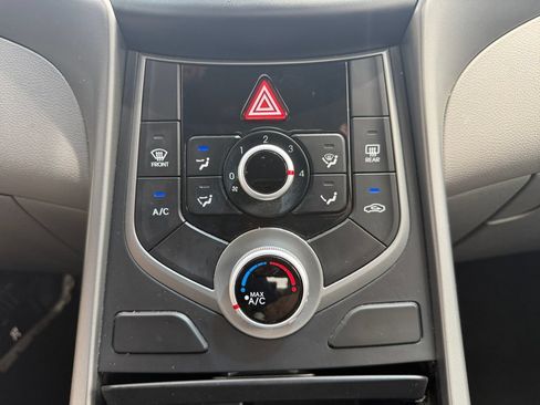 Used 2015 Hyundai Elantra SE w/ Option Group 02 FWD image 21