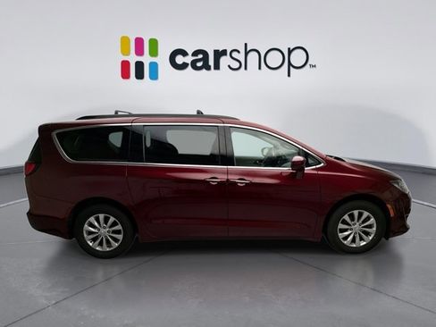Used 2018 Chrysler Pacifica Touring Plus image 6