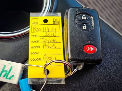 Used 2016 Toyota Prius V Two image 32