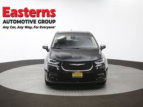 Used 2023 Chrysler Pacifica Limited FWD image 56