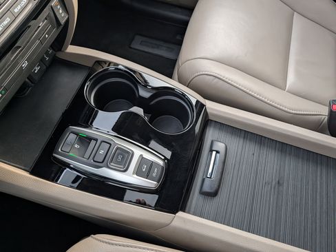 Used 2018 Honda Pilot Touring image 33