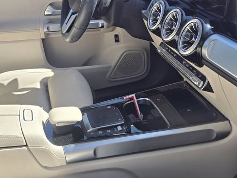 Used 2022 Mercedes-Benz GLB 250 4MATIC image 14