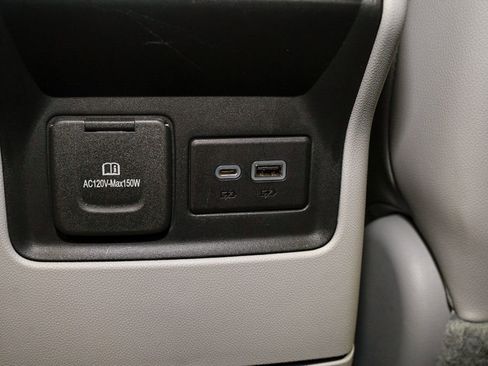 Used 2021 GMC Acadia SLT w/ Preferred Package image 10