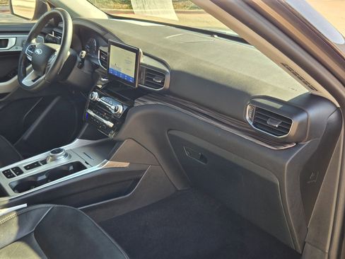 Used 2024 Ford Explorer Limited image 27