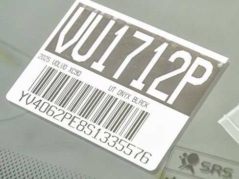 Certified 2025 Volvo XC90 B6 Ultra image 31