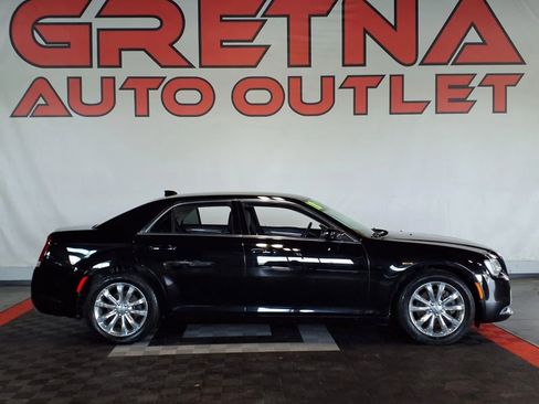 Used 2018 Chrysler 300 Touring AWD/4WD image 1