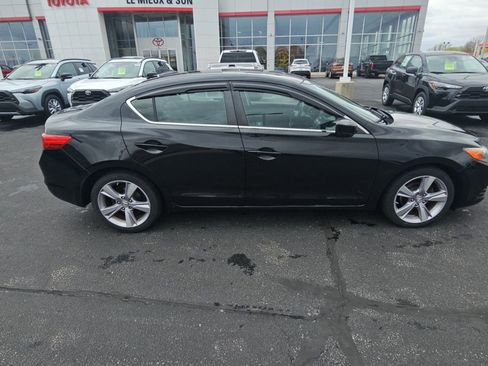 Used 2013 Acura ILX w/ Technology Package FWD image 2