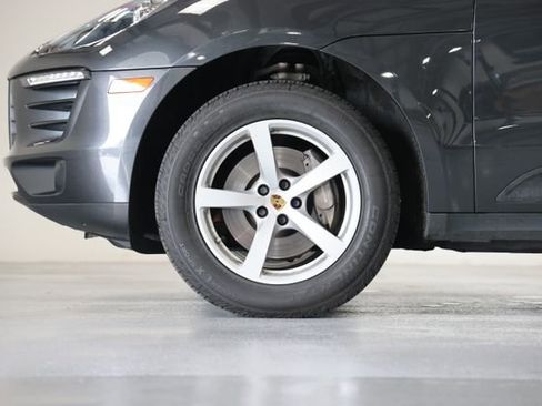 Used 2018 Porsche Macan AWD/4WD image 11