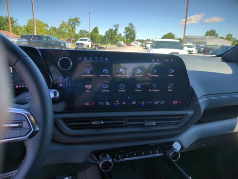 Used 2025 Chevrolet Silverado EV LT AWD/4WD image 10